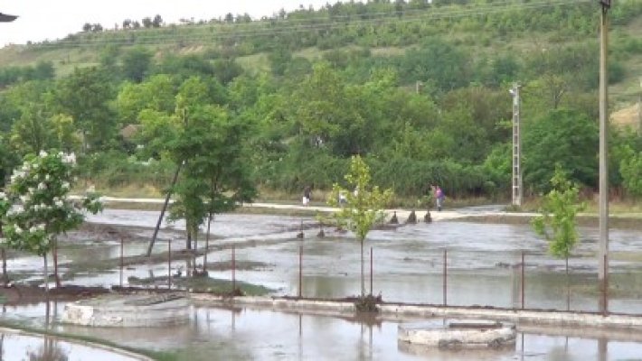 Directorul ANM avertizează: vom avea tot mai multe inundaţii, dar şi secetă
